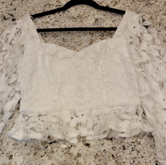 NWOT Guess Snowie Textured Top - Picture 3 of 6